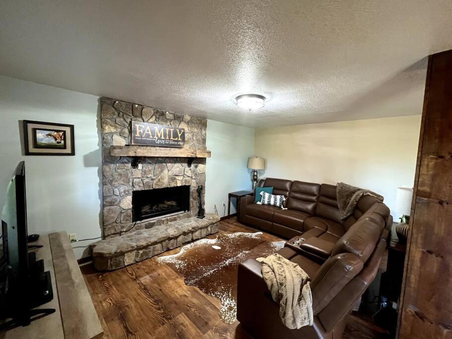 Red Rooster Family Cabin W/Hot Tub+Fire Pit+View Франклин Экстерьер фото