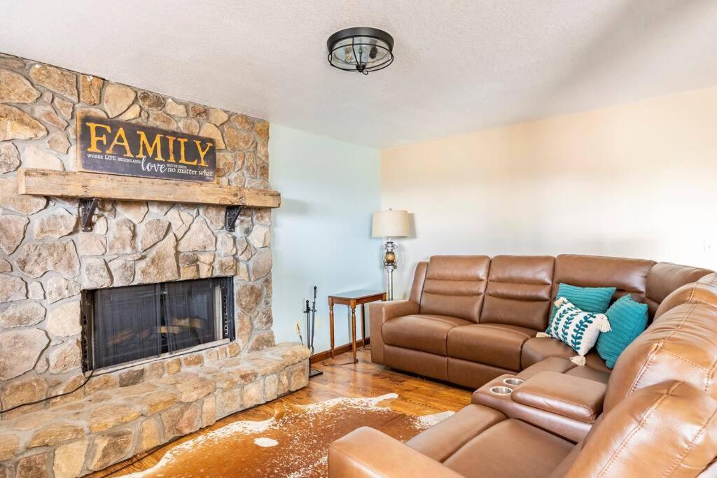 Red Rooster Family Cabin W/Hot Tub+Fire Pit+View Франклин Экстерьер фото