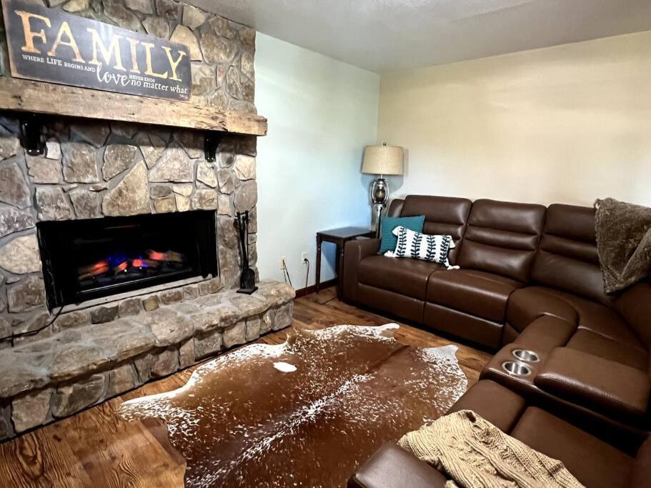 Red Rooster Family Cabin W/Hot Tub+Fire Pit+View Франклин Экстерьер фото